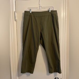 Soft Surroundings Green Stretch Pull On Capri Pants Size Large Petite